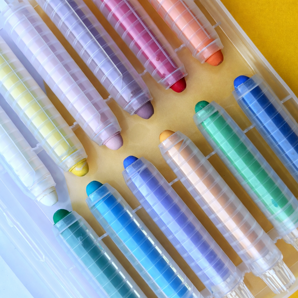 SmartyPals dustless chalk crayons, the recommended way to draw on the Magnetic Playwall