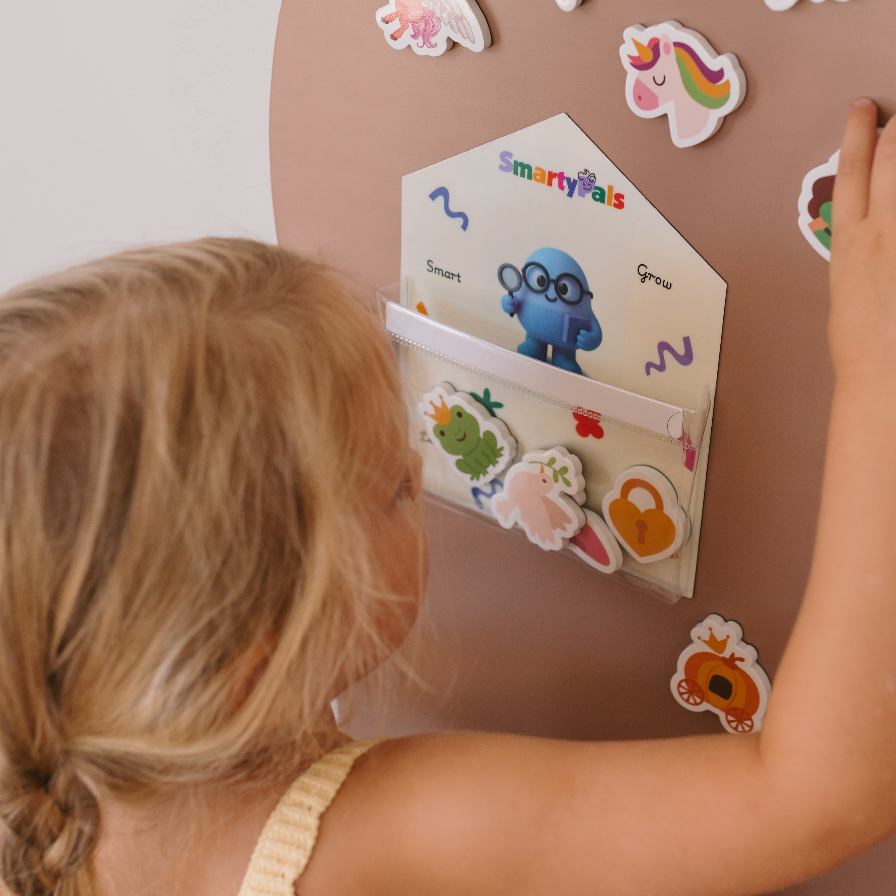 Magnetic Pen Holder | Wall Decal Organiser for Markers & Magnets - Smartypals